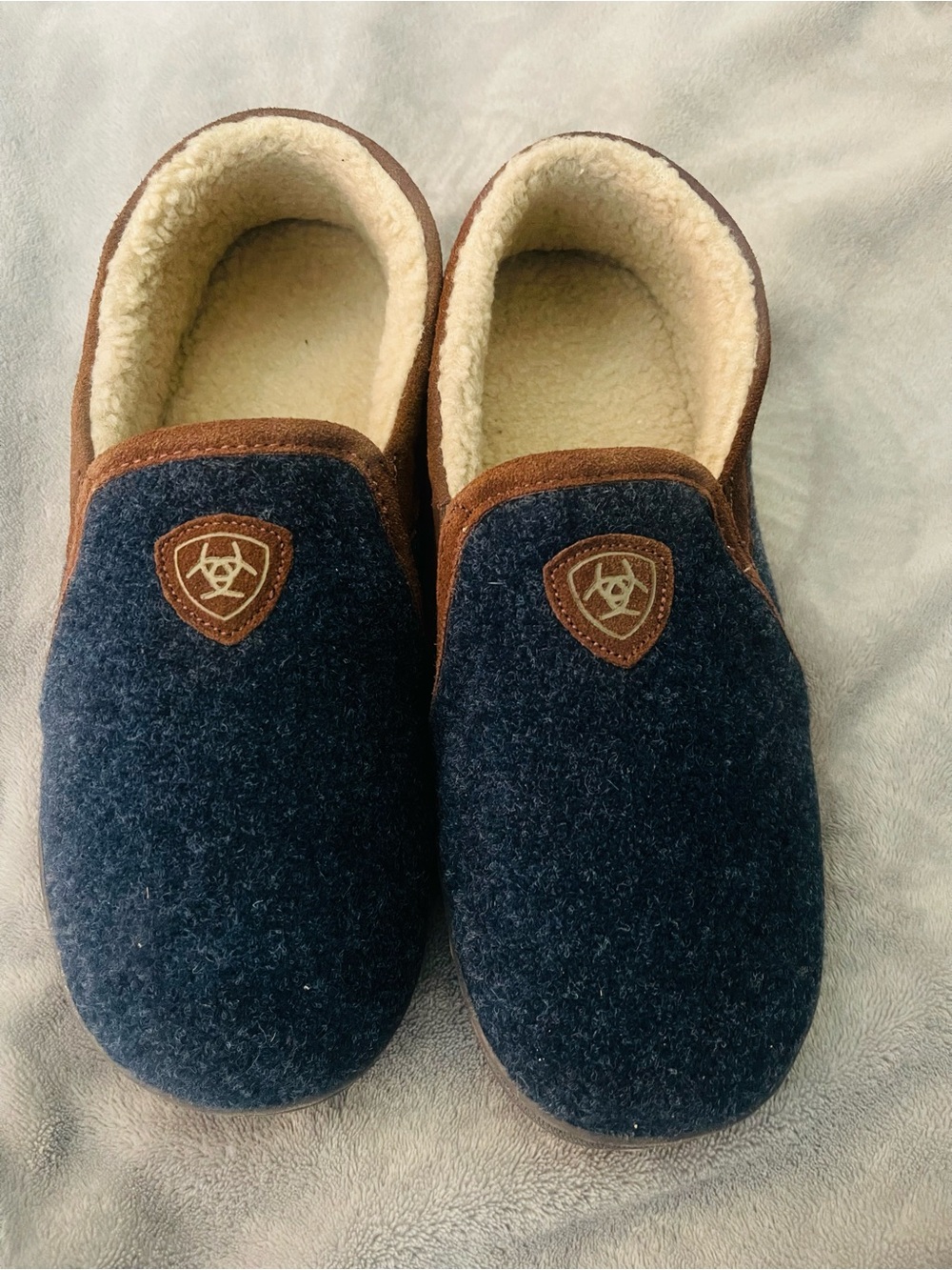 Ariat Men's Navy and Brown Slip-On Wool-Style Slippers